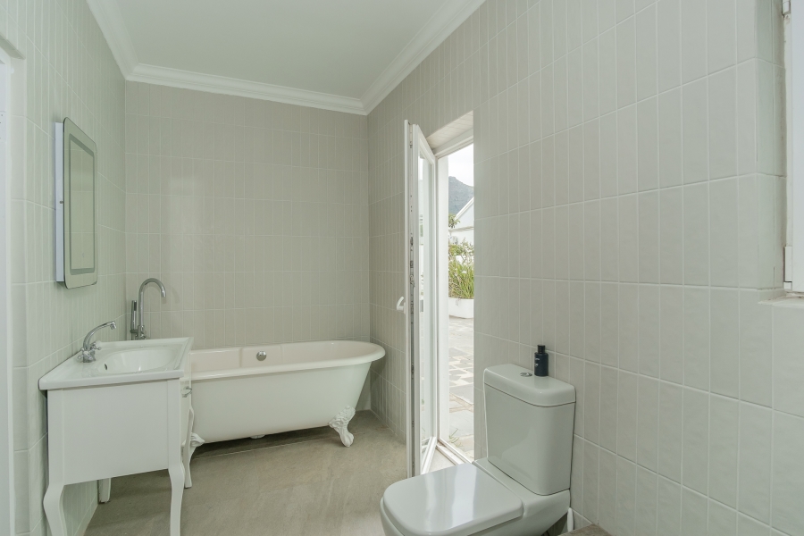 6 Bedroom Property for Sale in Meadowsteads Western Cape